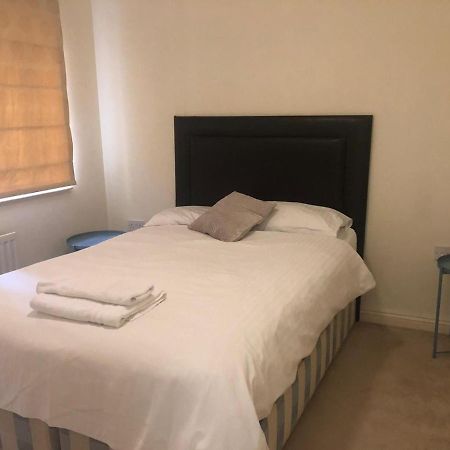 Lovely 2 Bedroom 2 Baths Flat With Free Parking Basingstoke Exterior foto