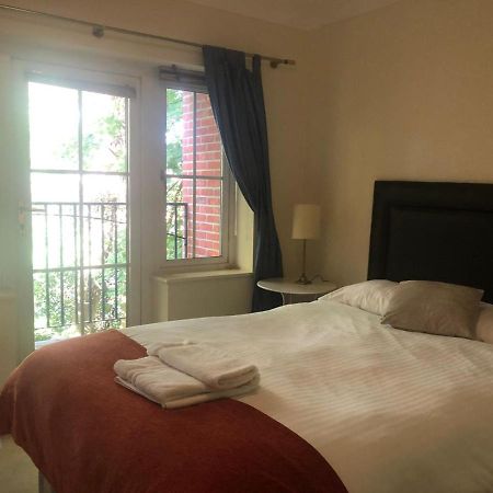 Lovely 2 Bedroom 2 Baths Flat With Free Parking Basingstoke Exterior foto