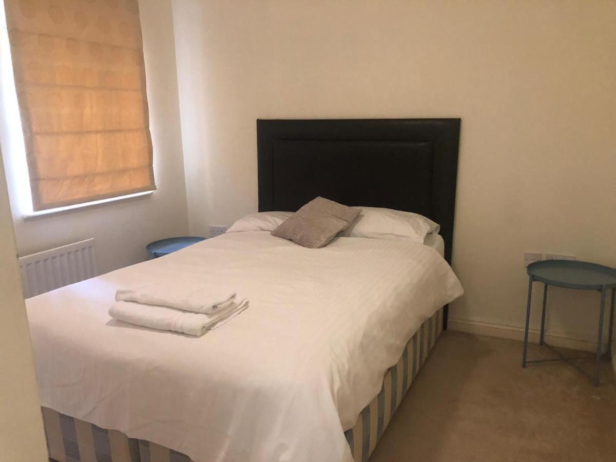 Lovely 2 Bedroom 2 Baths Flat With Free Parking Basingstoke Exterior foto